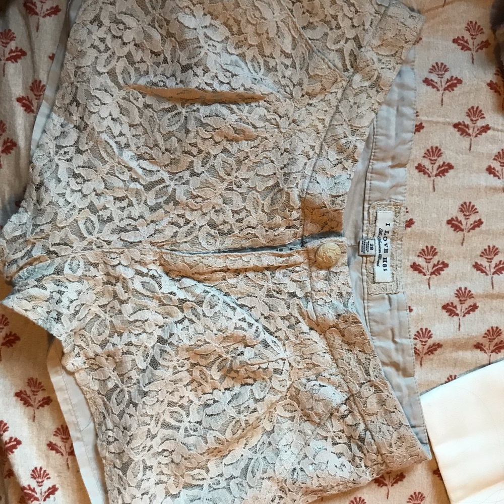 F21 H81 lace aplique shorts